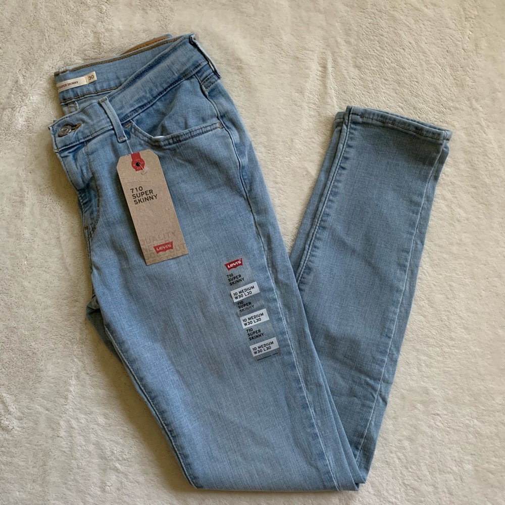 NWT Levi’s 710 Light Blue Super Skinny Jeans Sz 30